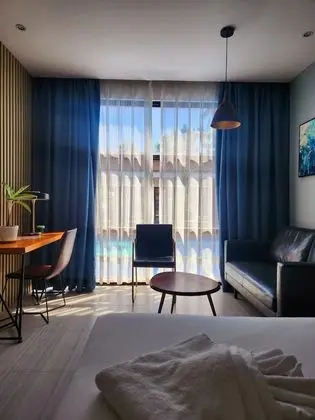 Deluxe Tek Büyük Yataklı Oda, 1 En Büyük (King) Boy Yatak, Sigara İçilmez, Havuz Manzaralı
