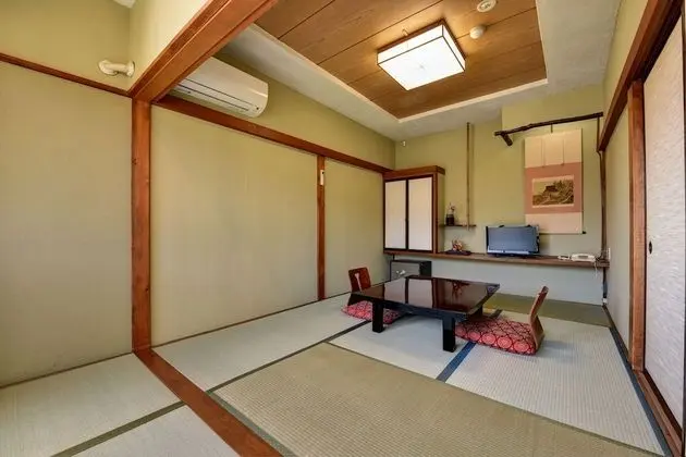 Traditional Oda, Sigara İçilmez (PrivateToilet, SharedBathroom,6Tatami)