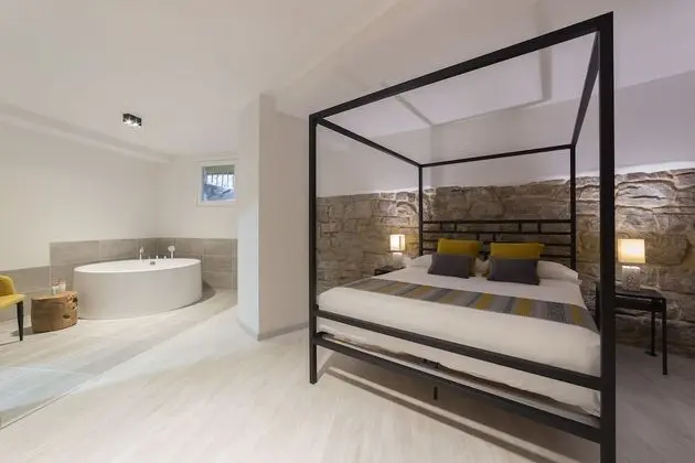 Deluxe Tek Büyük Yataklı Oda, Küvet, Zemin Kat