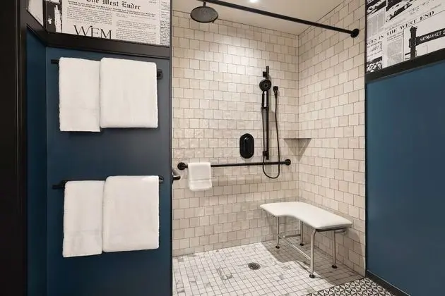 Deluxe Oda, 2 Çift Kişilik Yatak, Engellilere Uygun (Roll-In Shower)