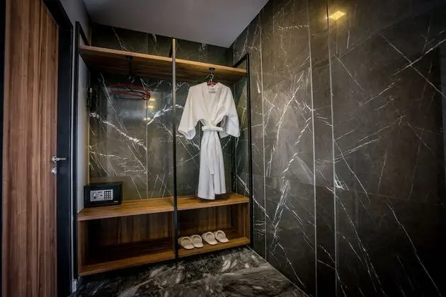 Deluxe Closet