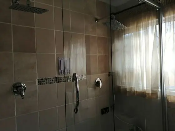 Basic Tek Büyük Yataklı Oda