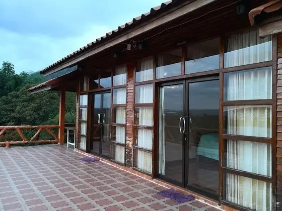 6 Bedrooms Bungalow