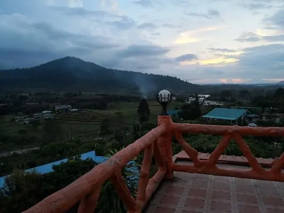6 Bedrooms Bungalow