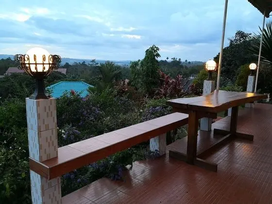 6 Bedrooms Bungalow
