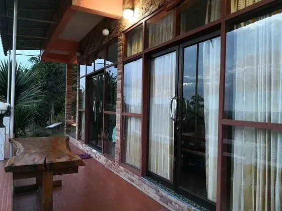 6 Bedrooms Bungalow