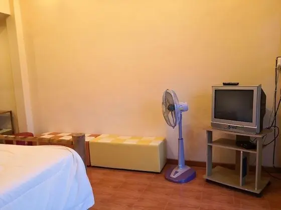 6 Bedrooms Bungalow