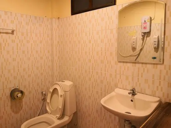 6 Bedrooms Bungalow