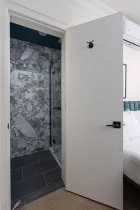 Classic Tek Büyük Yataklı Oda