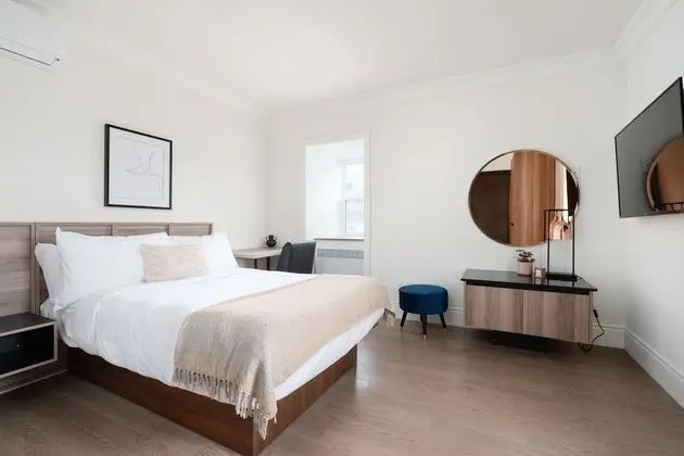 Deluxe Tek Büyük Yataklı Oda