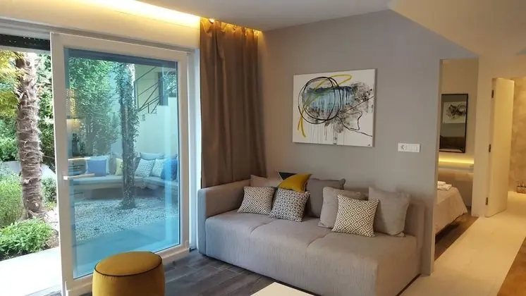 Apart Daire, 1 Yatak Odası, Teras, Havuz Manzaralı