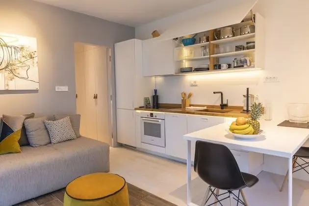 Apart Daire, 1 Yatak Odası, Teras, Havuz Manzaralı