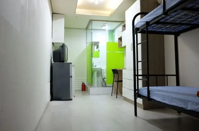 Tek Büyük Yataklı Oda (Basement Floor Clean and Comfortable)