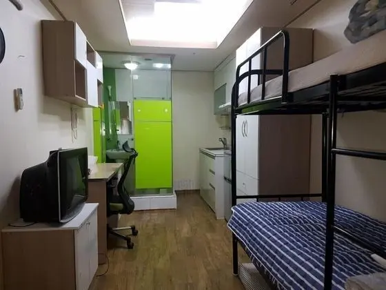 Tek Büyük Yataklı Oda (Basement Floor Clean and Comfortable)