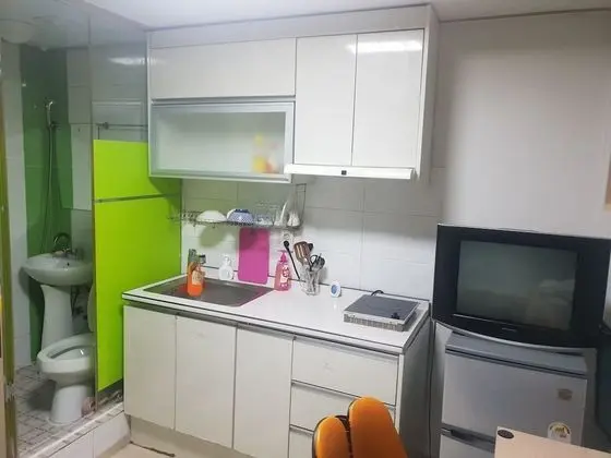 Tek Büyük Yataklı Oda (Basement Floor Clean and Comfortable)