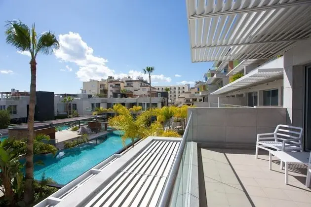 Exclusive Apart Daire, Havuz Manzaralı