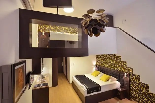 Onsite Apartment - New Opposite Building