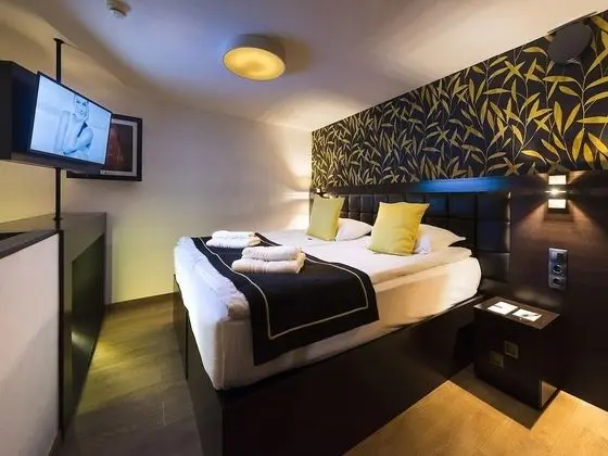 Onsite Apartment - New Opposite Building