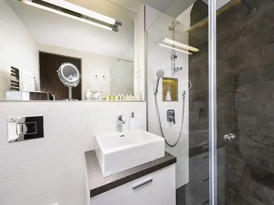 Onsite Apartment - New Opposite Building