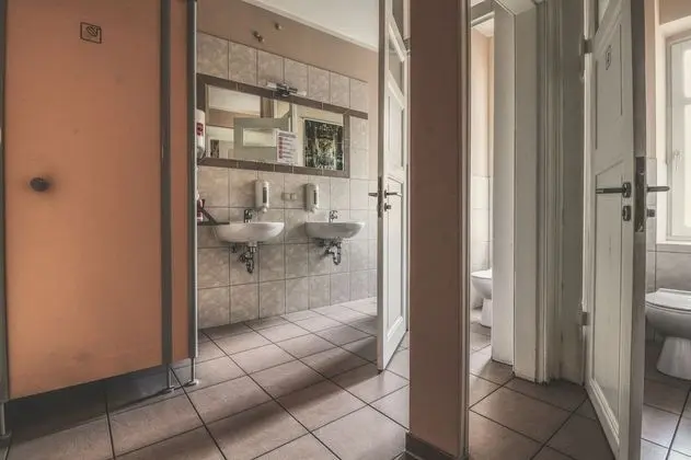 Tek Büyük Yataklı Oda, Ortak Banyo