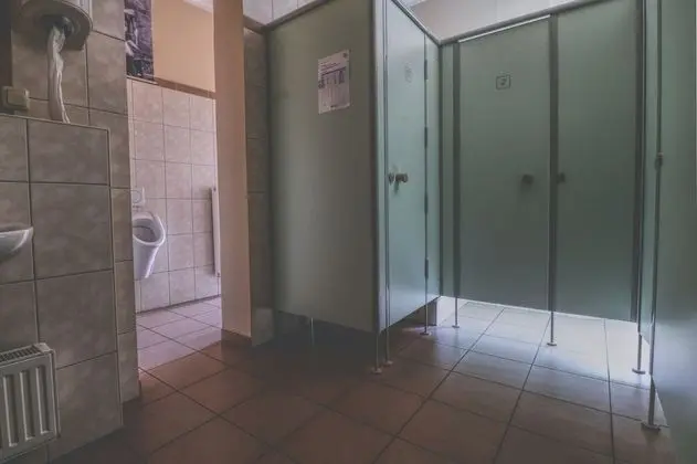 Tek Büyük Yataklı Oda, Ortak Banyo