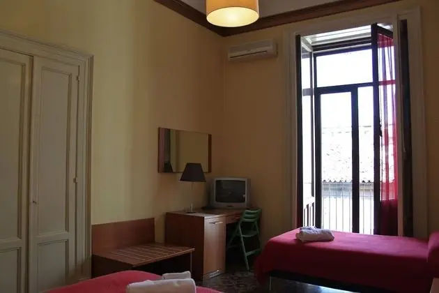 Üç Kişilik Oda