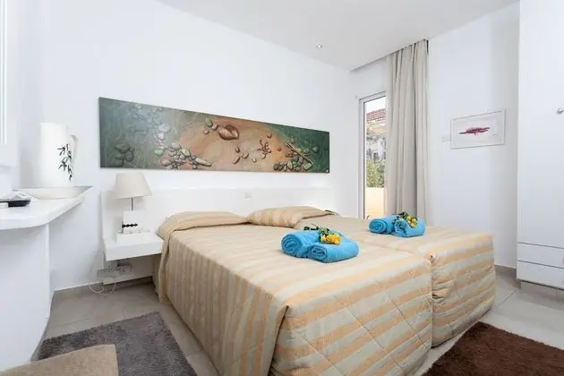 Tek Büyük veya İki Ayrı Yataklı Oda, Balkon