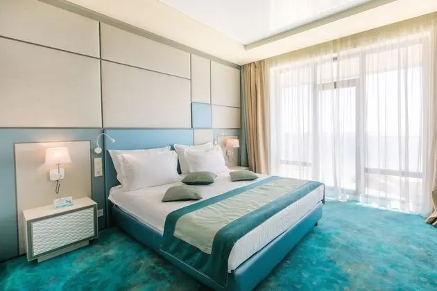 Deluxe Tek Büyük Yataklı Oda, Teras, Deniz Manzaralı