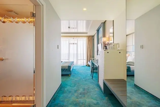 Deluxe Tek Büyük Yataklı Oda, Teras, Deniz Manzaralı