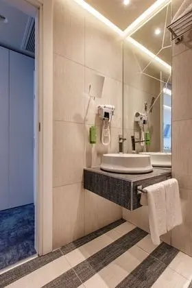 Deluxe Tek Büyük Yataklı Oda, Teras, Deniz Manzaralı