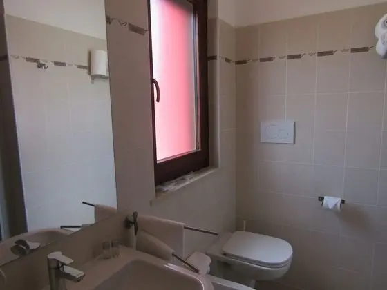 Tek Büyük Yataklı Oda, Havuz Manzaralı (Desiderio)