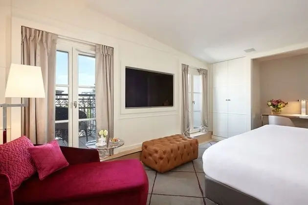 Suite and Balcony