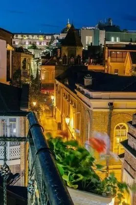 Deluxe Tek Büyük Yataklı Oda, 1 Büyük (Queen) Boy Yatak, Balkon, Şehir Manzaralı