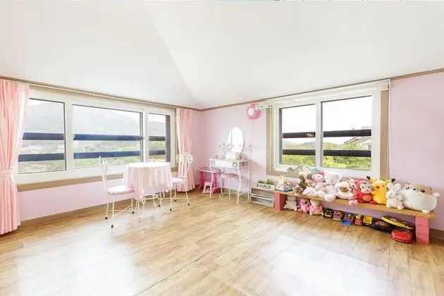 Dubleks (Pink Topaz, Max 5 People)