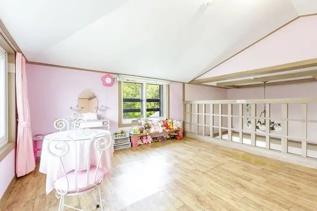 Dubleks (Pink Topaz, Max 5 People)