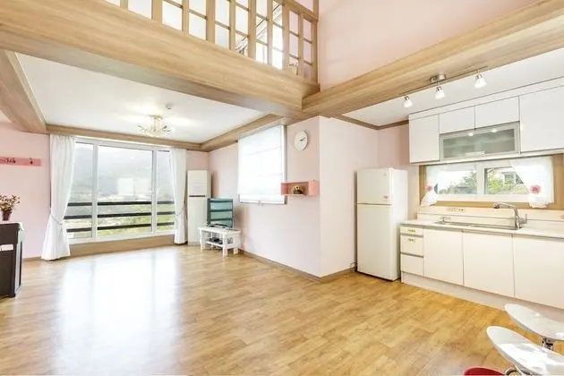 Dubleks (Pink Topaz, Max 5 People)