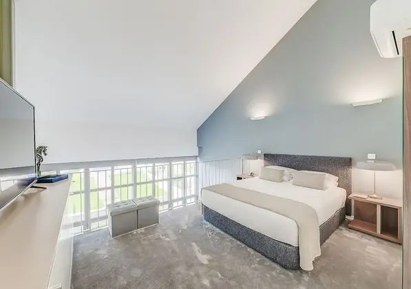 Deluxe Çatı Katı (Loft), 1 Büyük (Queen) Boy Yatak, Havuz Kullanımı, Bahçe Manzaralı (Duplex)