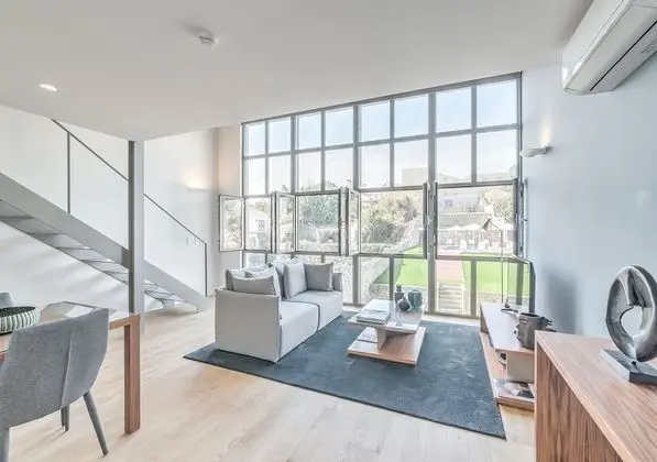 Deluxe Çatı Katı (Loft), 1 Büyük (Queen) Boy Yatak, Havuz Kullanımı, Bahçe Manzaralı (Duplex)