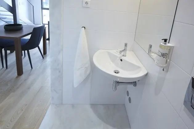 Deluxe Çatı Katı (Loft), 1 Büyük (Queen) Boy Yatak, Havuz Kullanımı, Bahçe Manzaralı (Duplex)