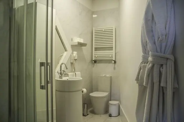 Tek Büyük Yataklı Oda, Balkon