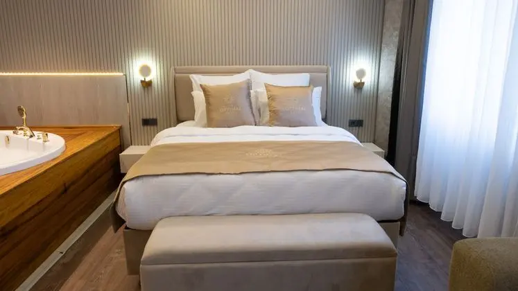 Jakuzili Aile Suite