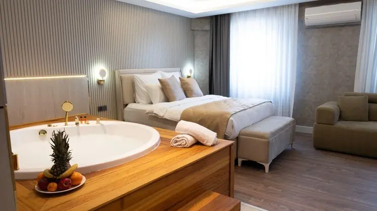 Jakuzili Aile Suite