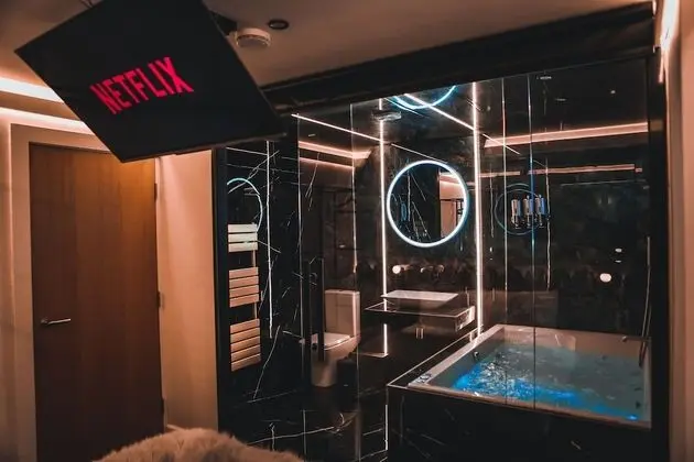 Kapalı spa küveti