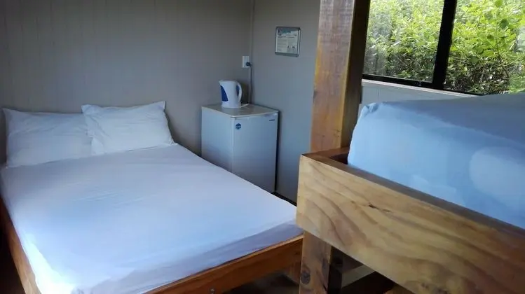 Kulübe, Ortak Banyo (1 Double & 1 Bunk Bed)