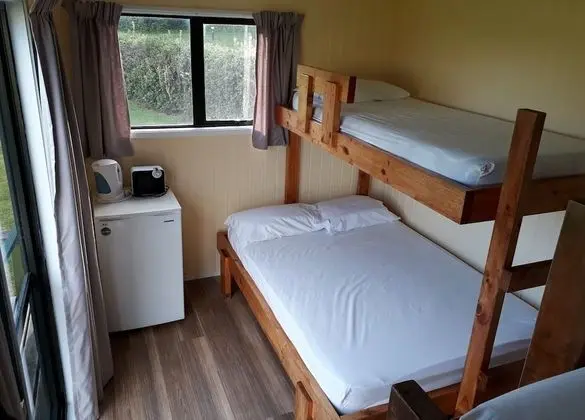 Kulübe, Ortak Banyo (1 Double & 1 Tri-Bunk)