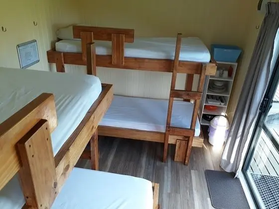 Kulübe, Ortak Banyo (1 Double & 1 Tri-Bunk)