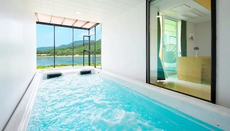 Villa (Pool / Type #1 Over base 2 pax, EPF)