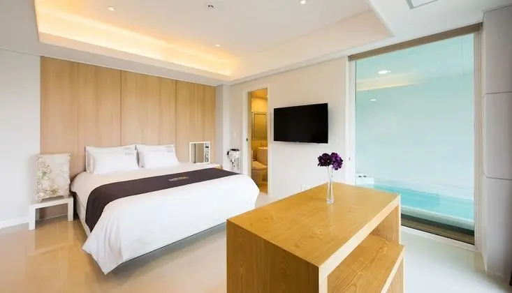 Villa (Pool / Type #1 Over base 2 pax, EPF)