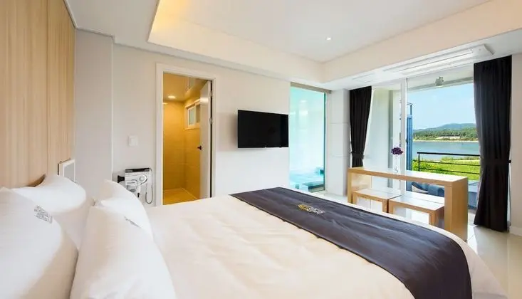 Villa (Pool / Type #1 Over base 2 pax, EPF)