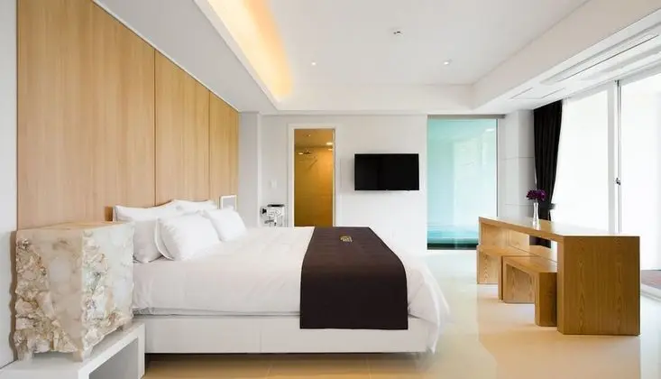 Villa (Pool / Type #1 Over base 2 pax, EPF)